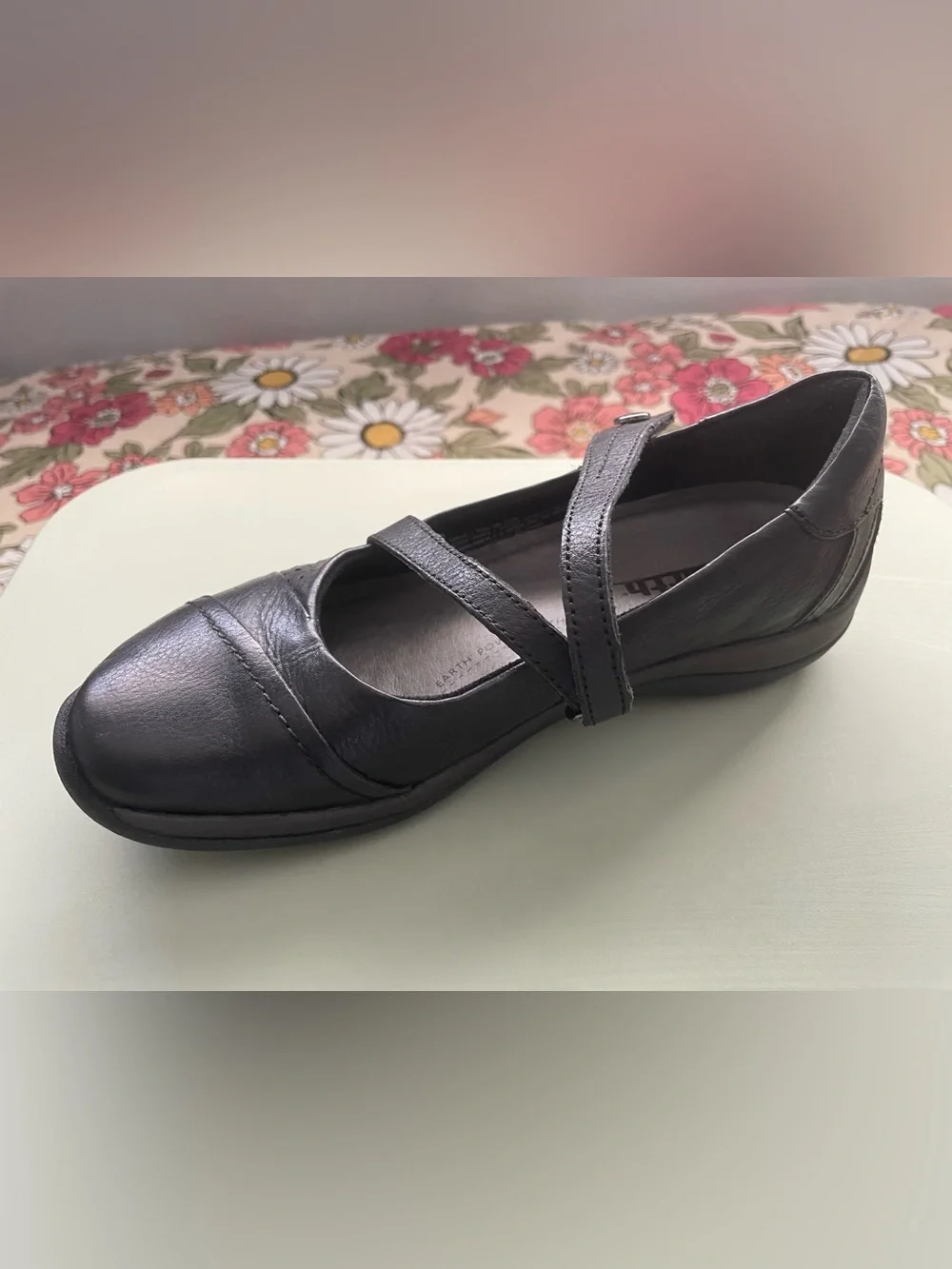 Earth Kara Newton Black Leather Cross-Strap Mary Jane Flats Size 5